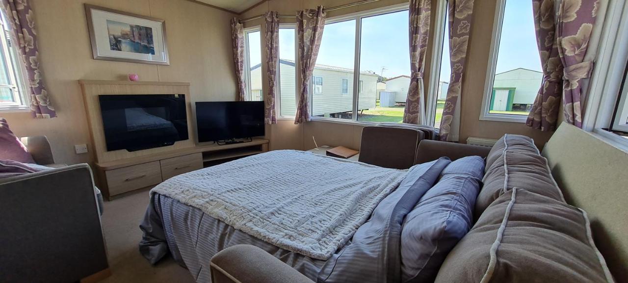 Отель Silvester'S Skegness Caravan Экстерьер фото